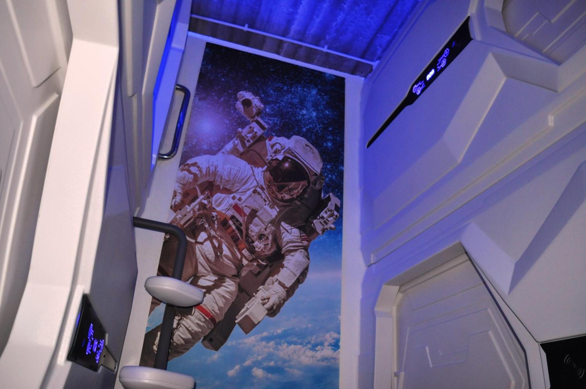 Hotel Cosmos Capsule Coworking Londres Exterior foto